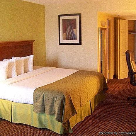 Clarion Hotel & Suites Conference Center Memphis Airport Δωμάτιο φωτογραφία