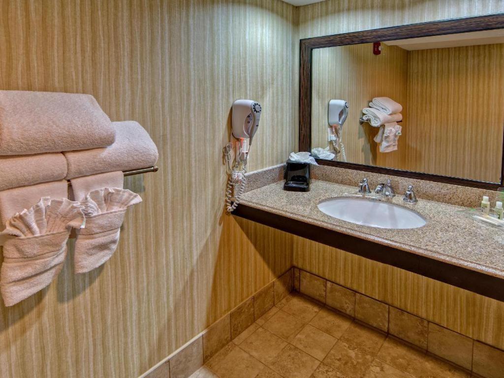 Clarion Hotel & Suites Conference Center Memphis Airport Εξωτερικό φωτογραφία