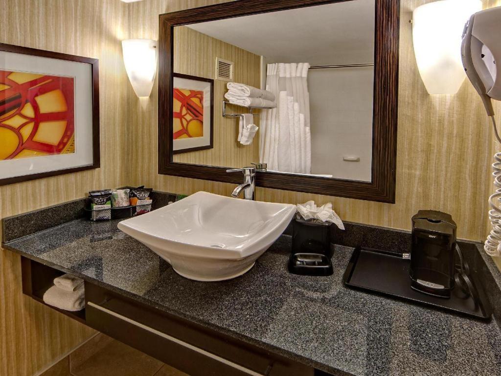 Clarion Hotel & Suites Conference Center Memphis Airport Εξωτερικό φωτογραφία